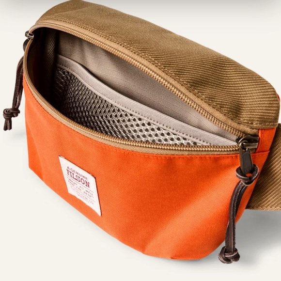 Filson Surveyor Crossbody Pack NWT -LAST ONE- - Picture 4 of 5